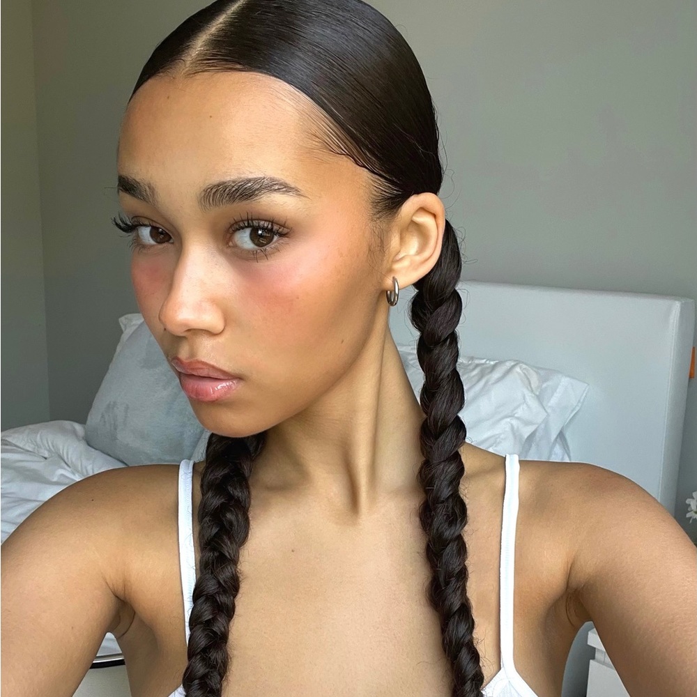 Meet your Posher, Amaya